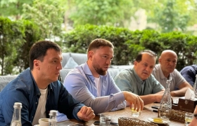 Прямо сейчас проходит встреча руководителя Дагпредпринимательства Хаджимурада Исрапилова с представителями автозаправочных станций Дагестана. 